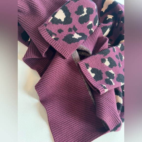 Lou & Grey Purple Cream Black Leopard Animal Print Hood - Picture 13 of 15